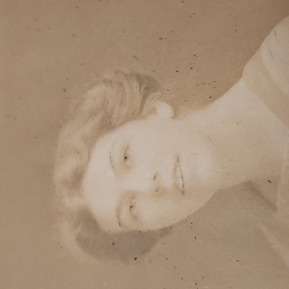 Antique Cabinet Card Photos Distinguished Posing Ladies Lot of 4 - Picture 12 of 13